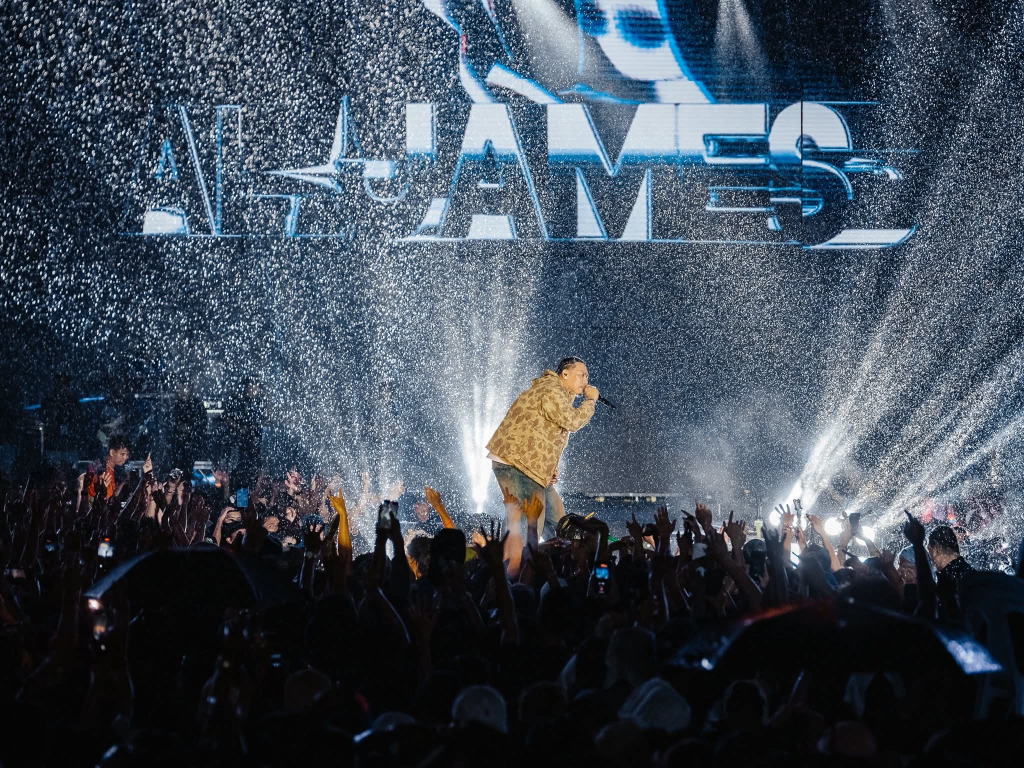 Stage rain concert